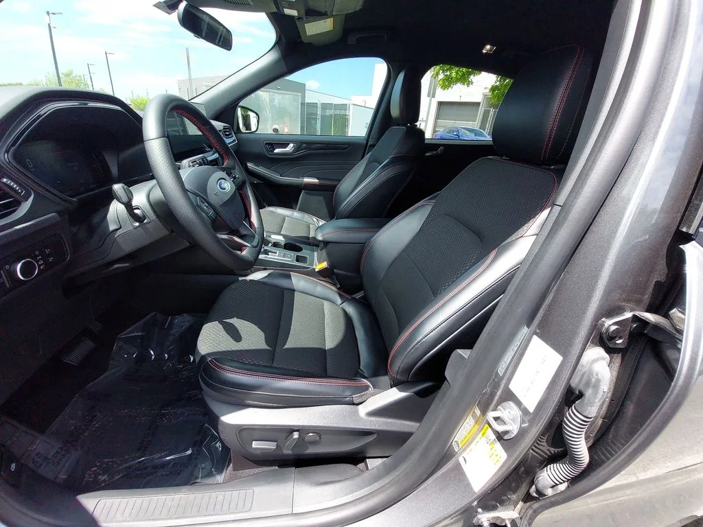 Used 2025 Gray Ford ST-Line image 15