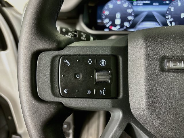 New 2026 White Land Rover X-Dynamic SE image 10