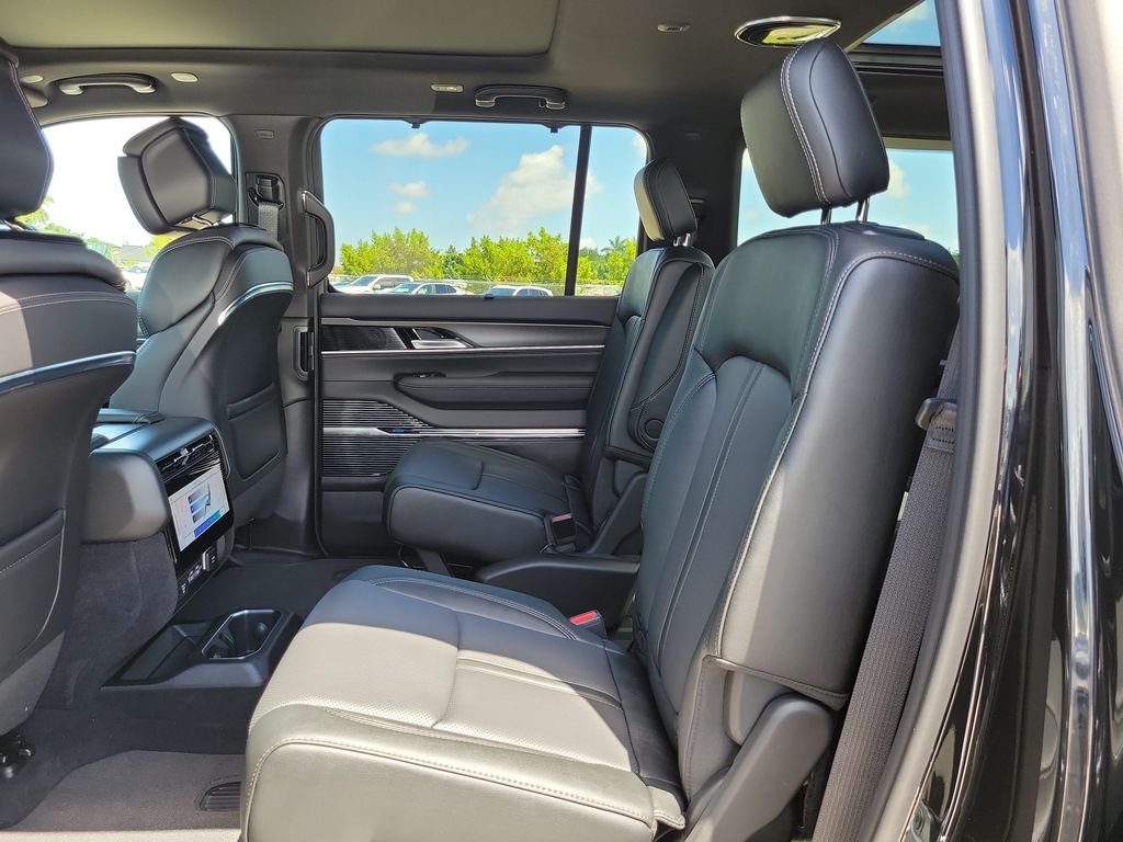 New 2026 High Gloss Black Exterior Paint Jeep Summit Obsidian image 16