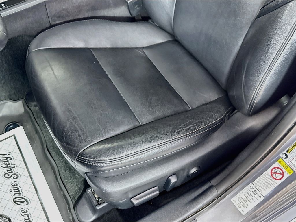 Used 2018 Magnetic Gray Metallic Toyota Hybrid XLE Premium image 18