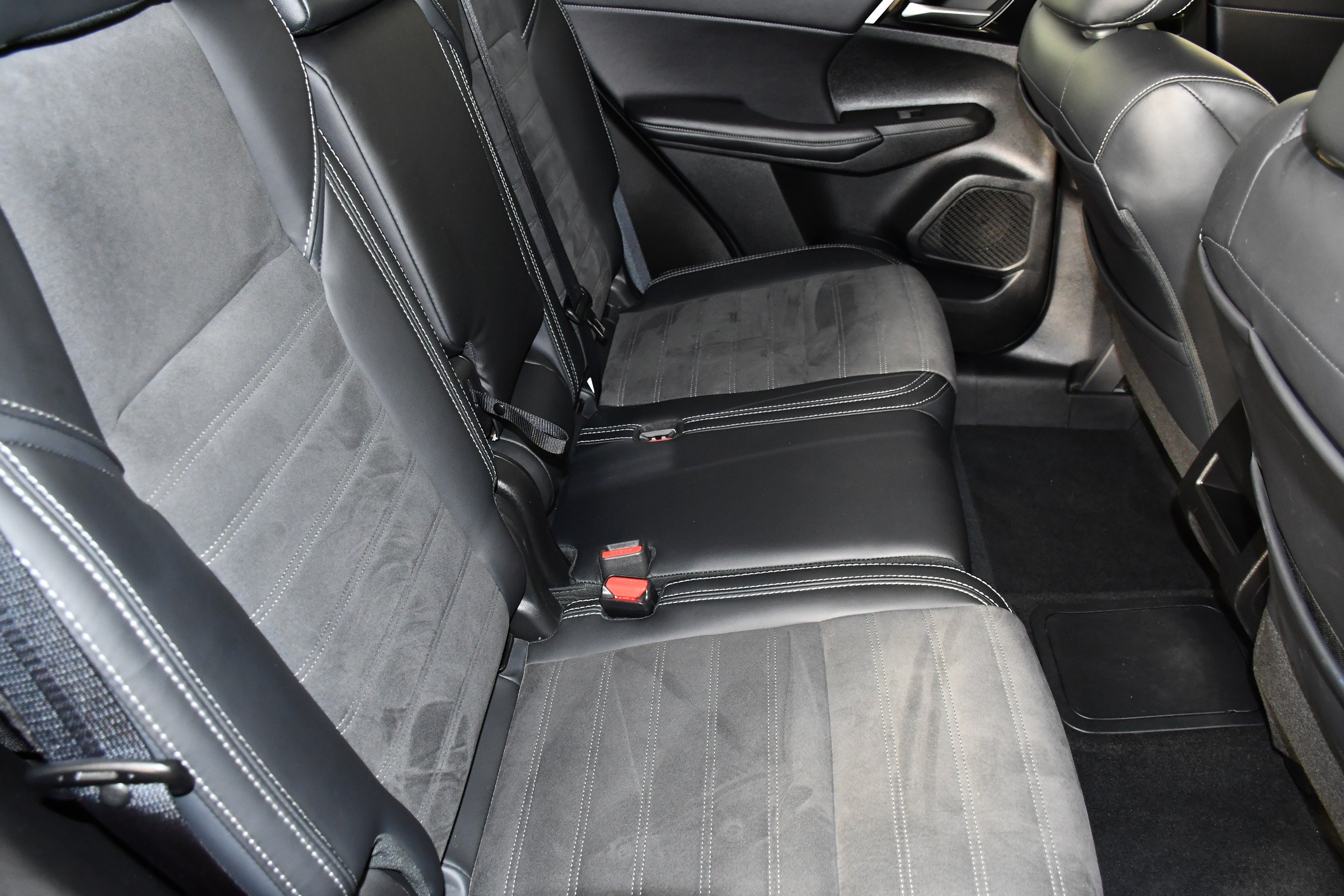 Certified Used 2024 Black Diamond Mitsubishi SE image 44