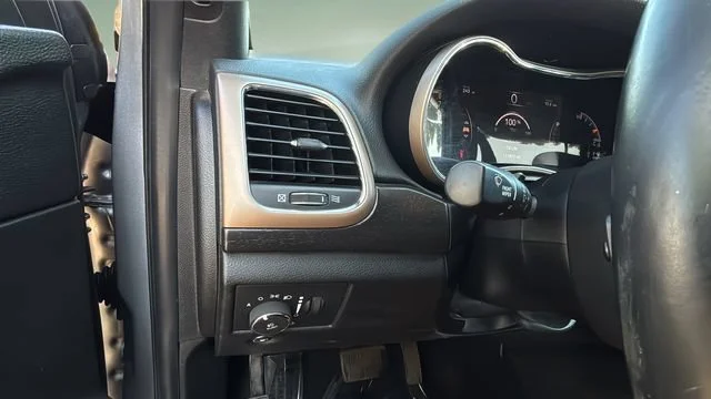 Used 2016 Silver Jeep Laredo image 21