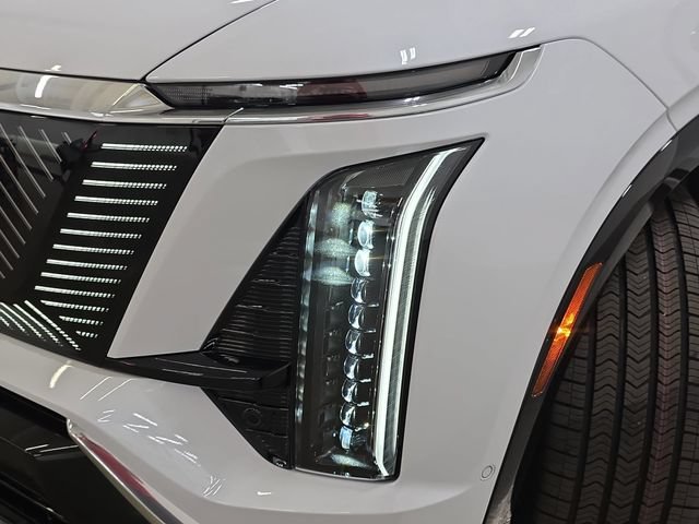 New 2027 Vibrant White Tricoat Cadillac Luxury image 26