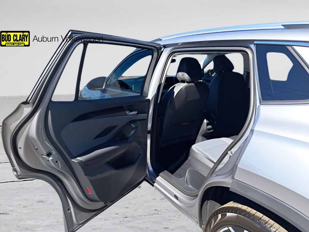 2025 Volkswagen Tiguan SE - Photo 14