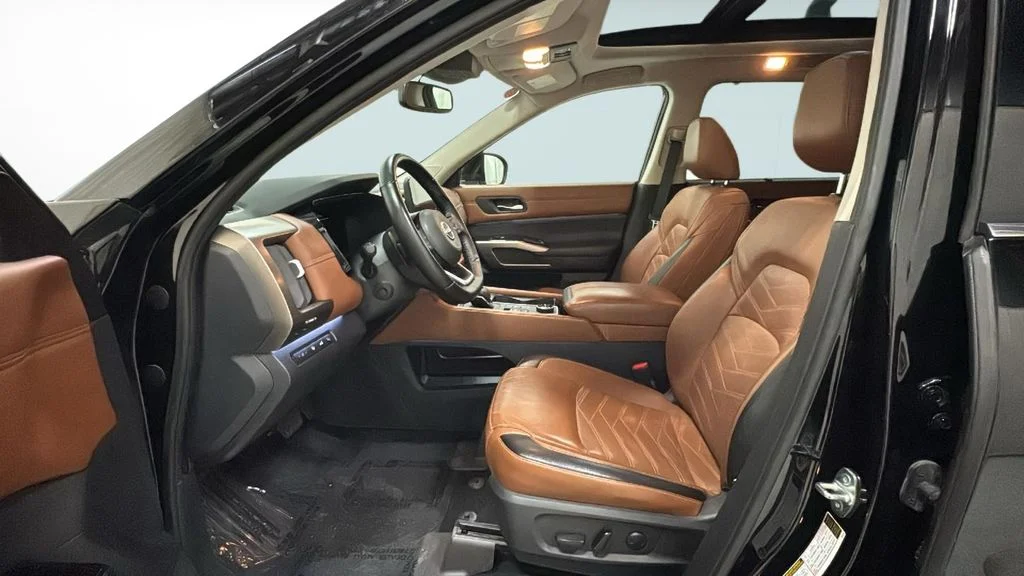 Certified Used 2022 Black Nissan Platinum image 6