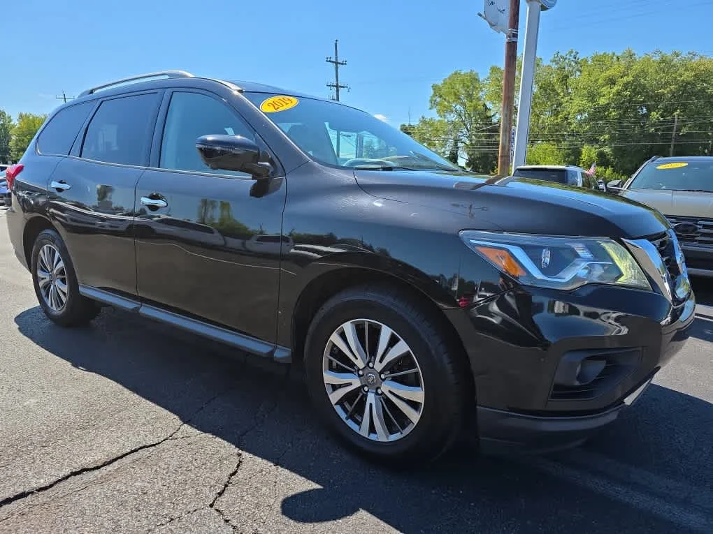 Used 2019 Magnetic Black Pearl Nissan SL image 3