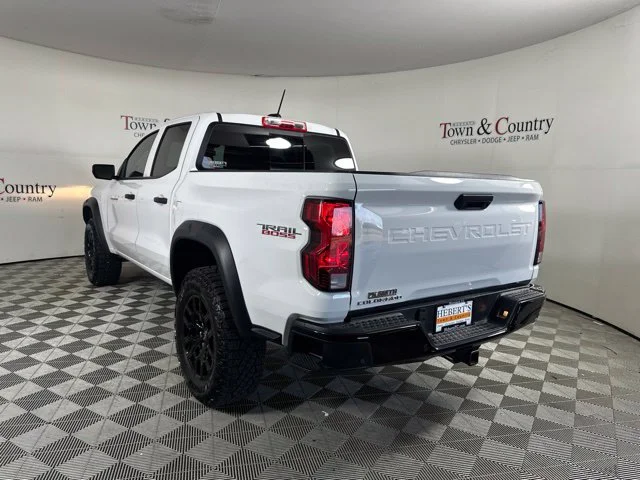 Used 2025 White Chevrolet Trail Boss image 9