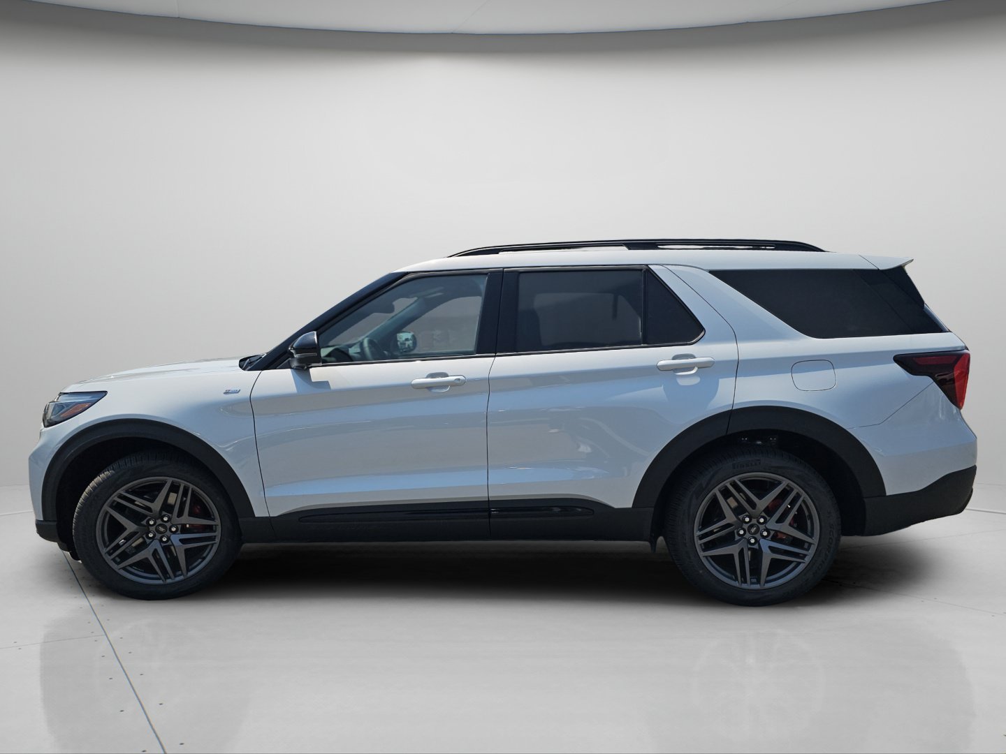 New 2026 Space White Metallic Ford ST-Line image 21