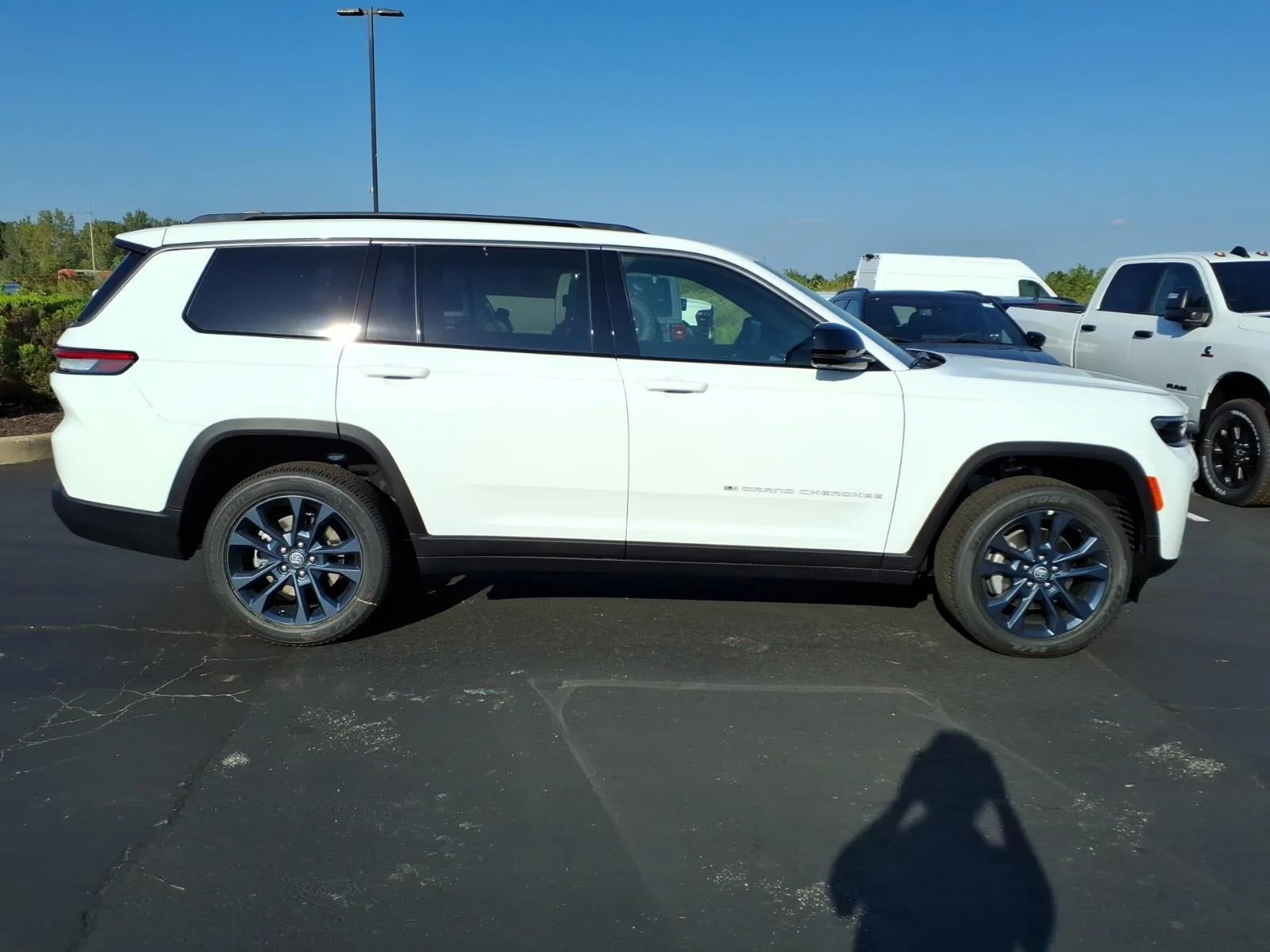 New 2026 Bright White Clear-Coat Exterior Paint Jeep 85th Anniversary Edition image 18