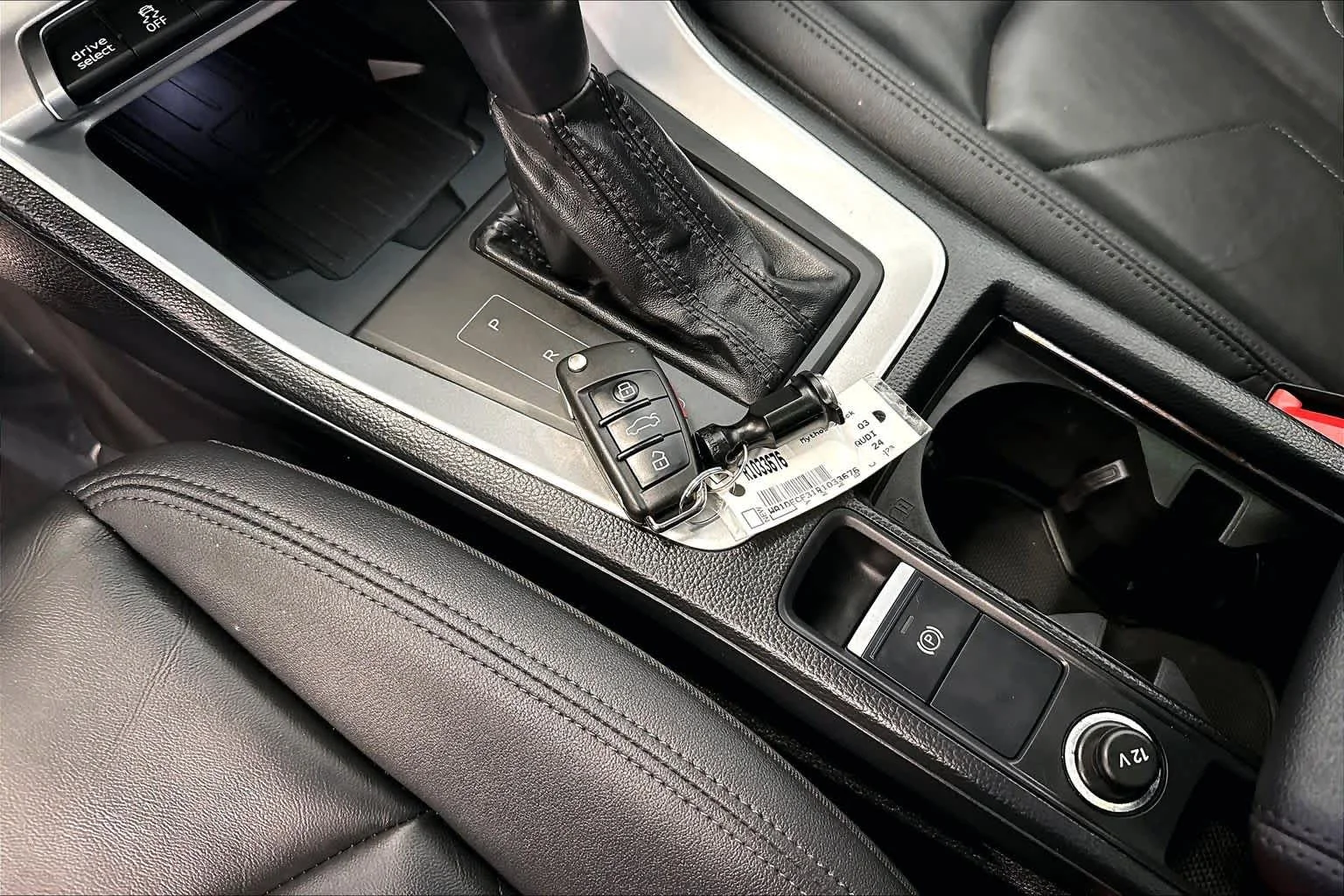 Used 2024 Mythos Black Metallic Audi S line Premium image 15