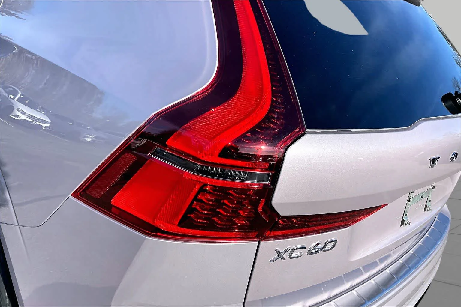 New 2026 AURORA SILVER Volvo Plus image 5
