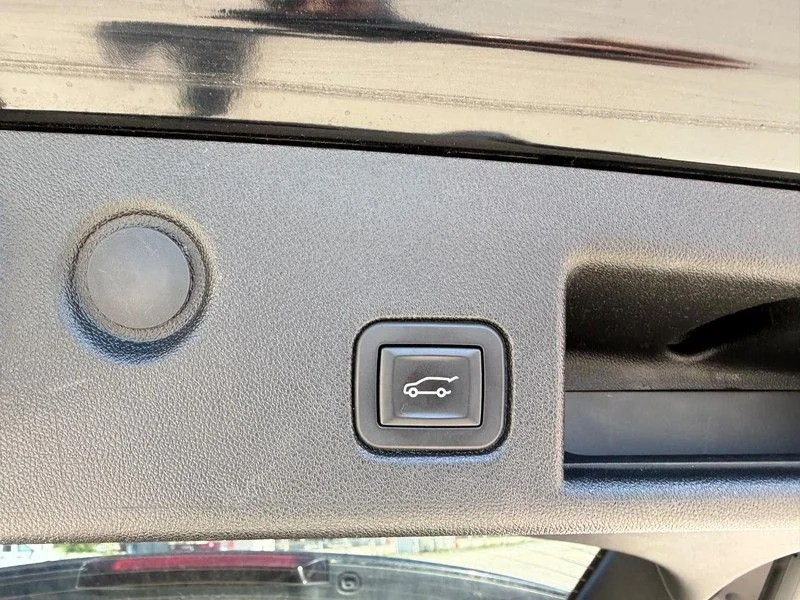 Used 2019 Black Chevrolet LT image 6