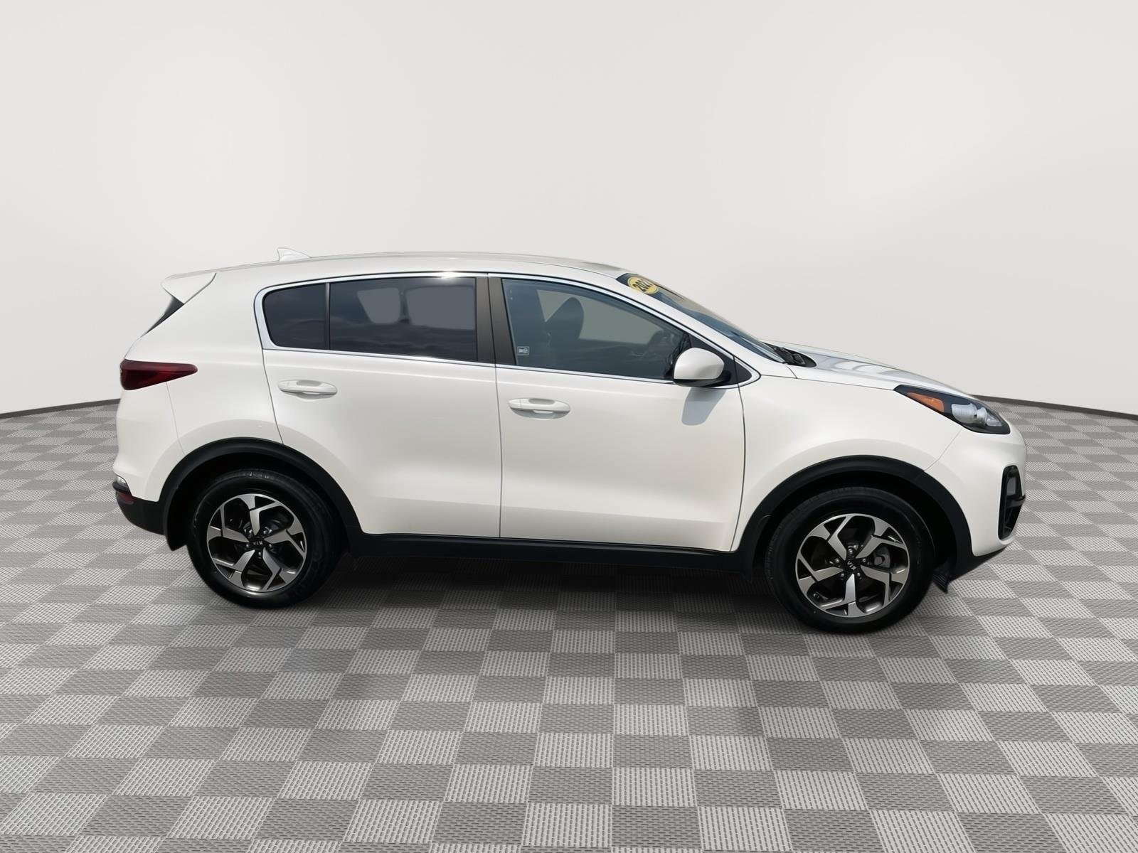 Used 2022 Snow White Pearl Kia LX image 28
