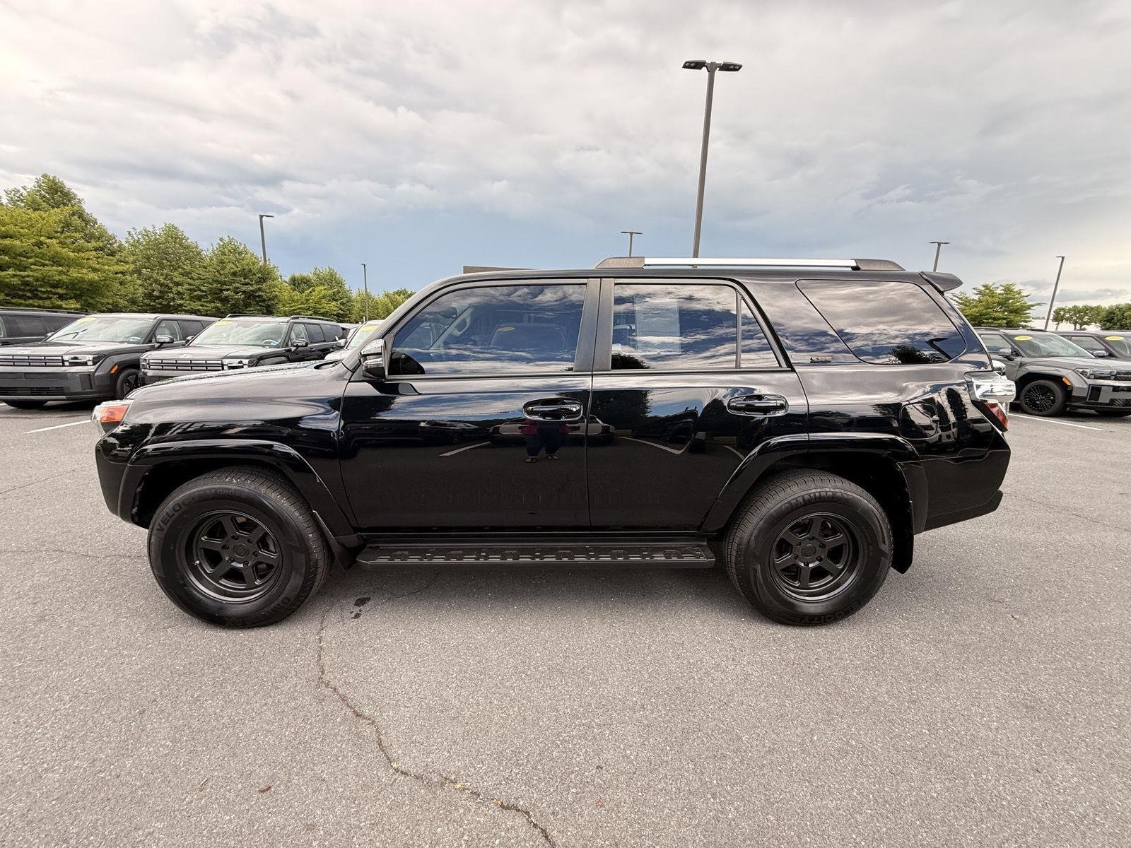 Used 2021 Midnight Black Metallic Toyota SR5 Premium image 6