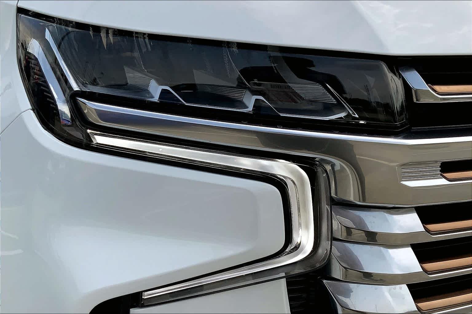 Used 2022 Summit White Chevrolet High Country image 24