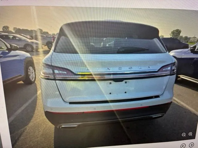 Used 2023 White Lincoln Reserve image 6