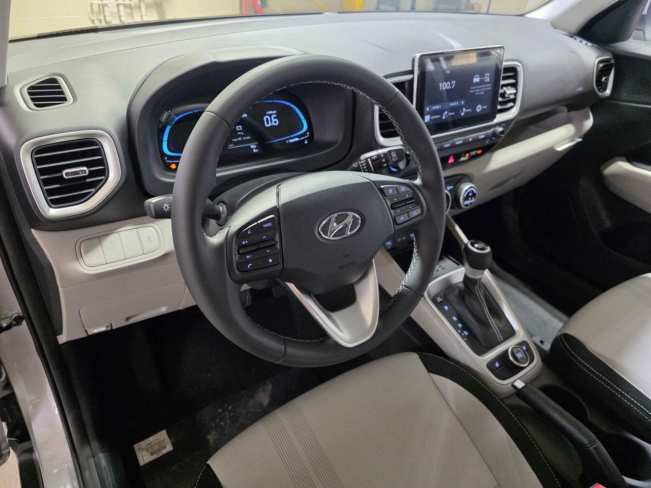 New 2026 Shimmering Silver Hyundai SEL image 24