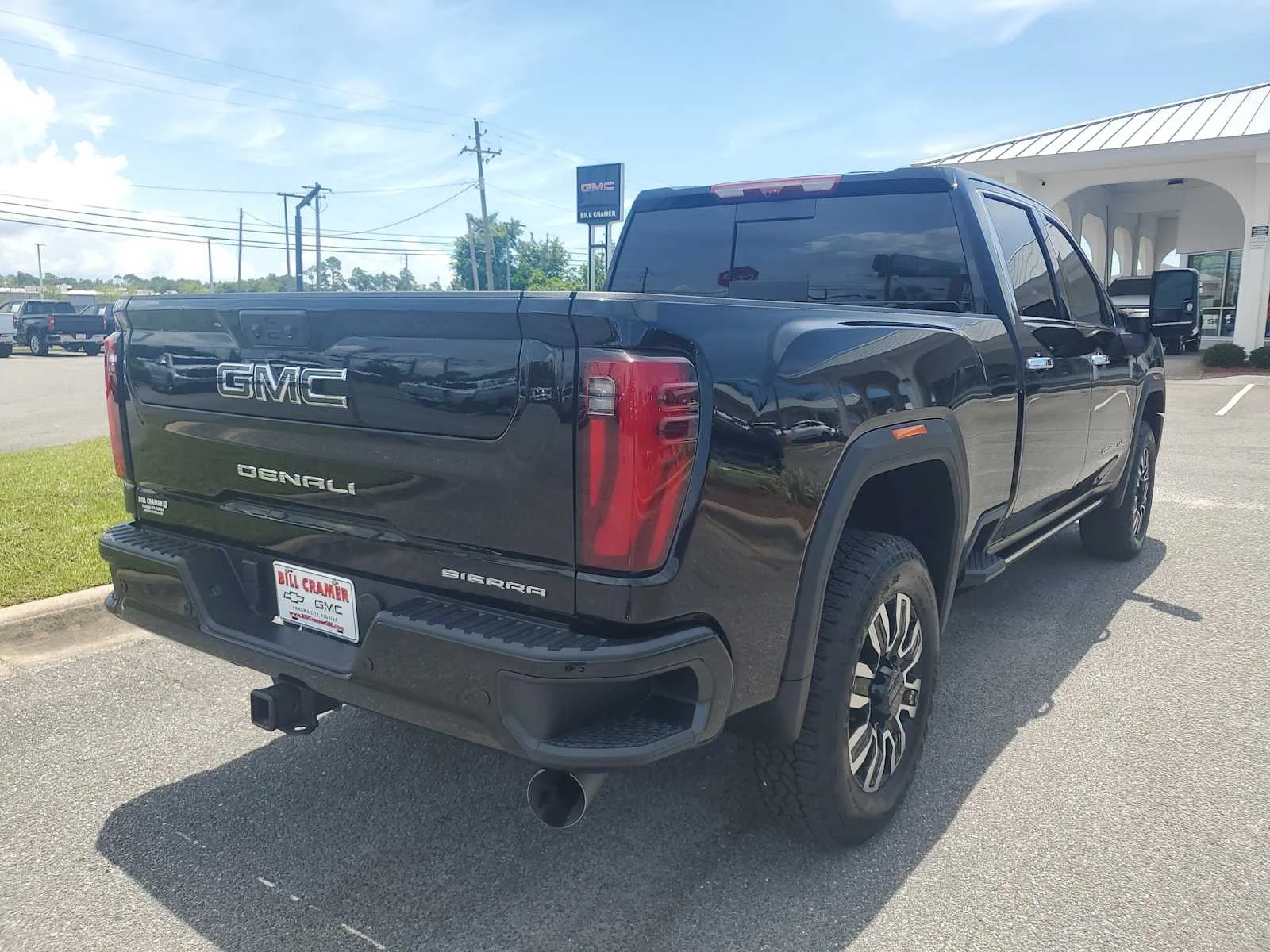 Used 2025 Onyx Black GMC Denali Ultimate image 7