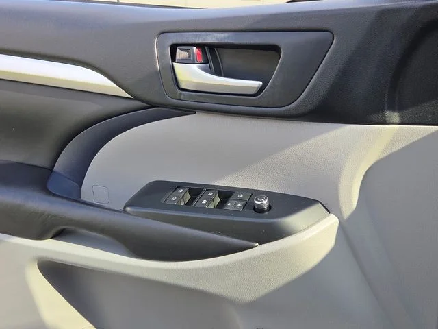 Used 2019 Gray Toyota XLE image 26