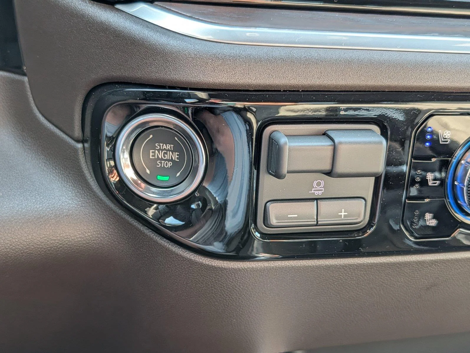 New 2026 Summit White GMC SLT image 22