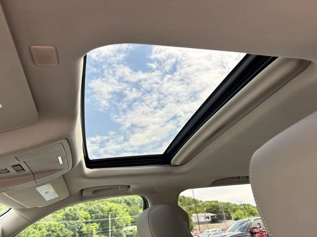 Used 2018 WHITE FROST TRICOAT GMC SLT image 22