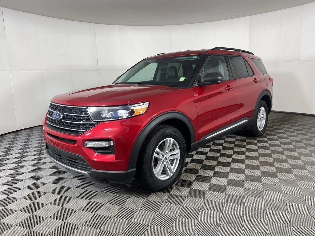 Used 2024 Red Metallic Ford XLT image 5