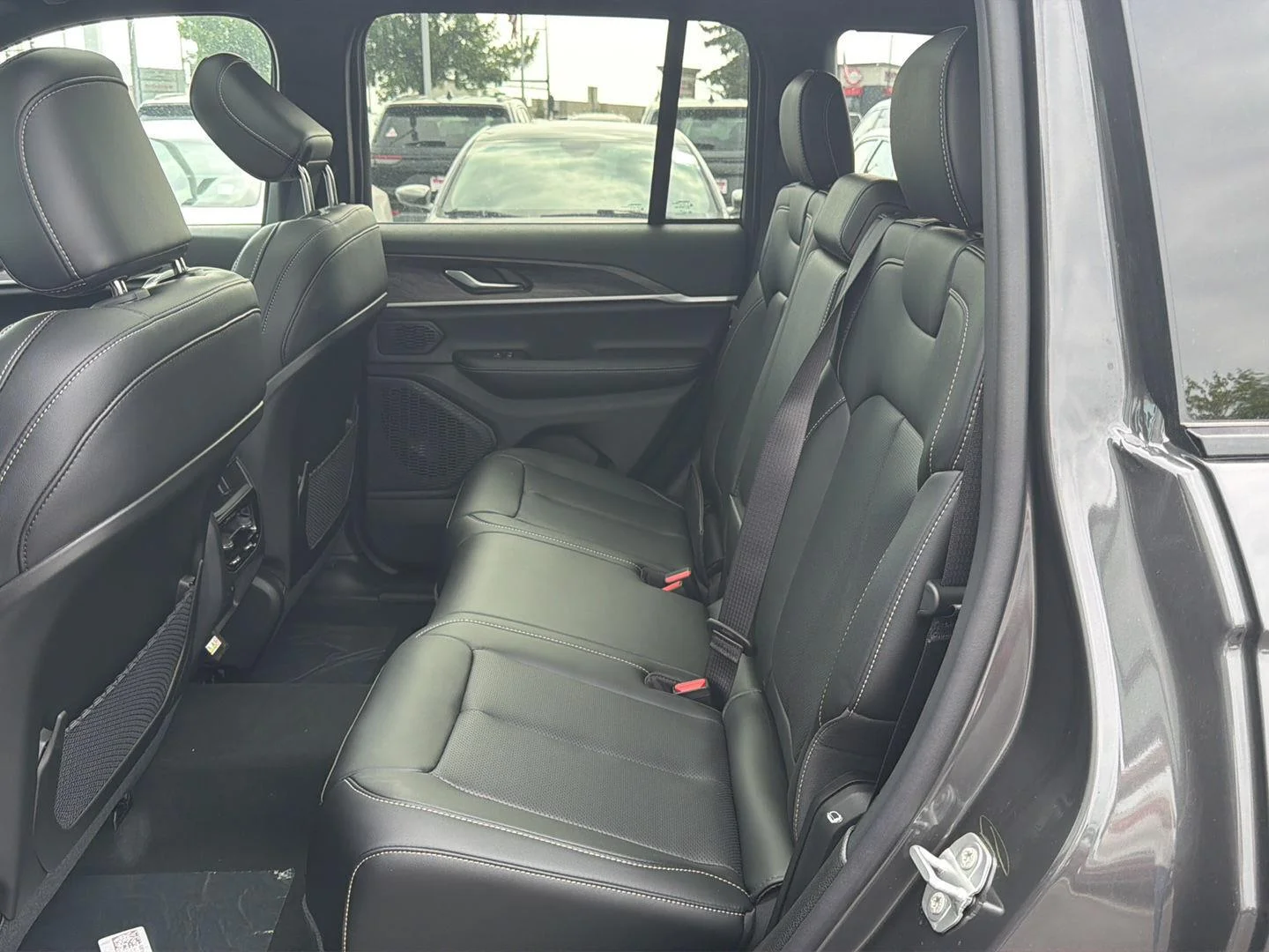 New 2026 Baltic Gray Metallic Clear-Coat Exterior Paint Jeep Limited image 21