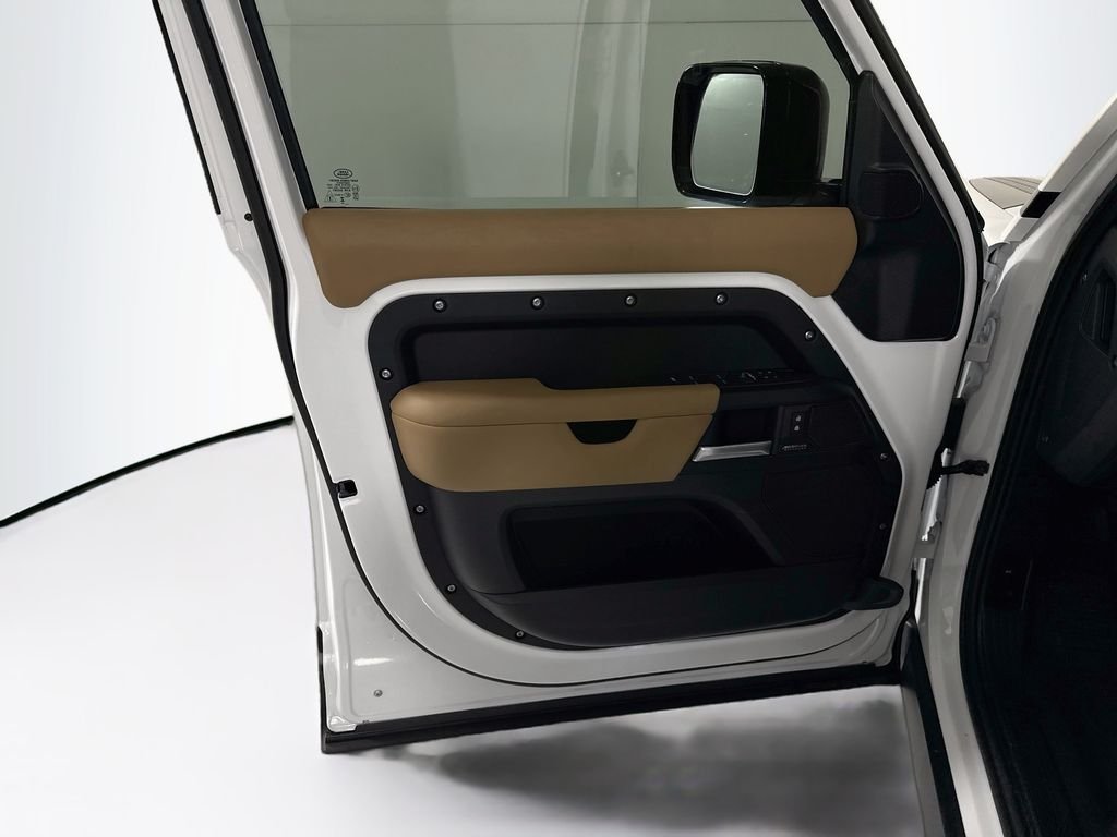 New 2026 Fuji White Land Rover X-Dynamic SE image 24