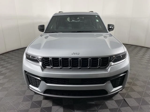 New 2026 Silver Zynith Exterior Paint Jeep Limited image 13
