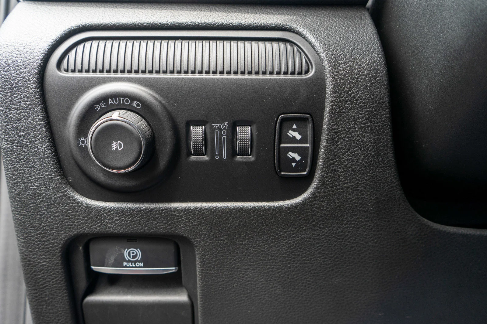 Used 2024 Velvet Red Pearlcoat Jeep Series II image 17