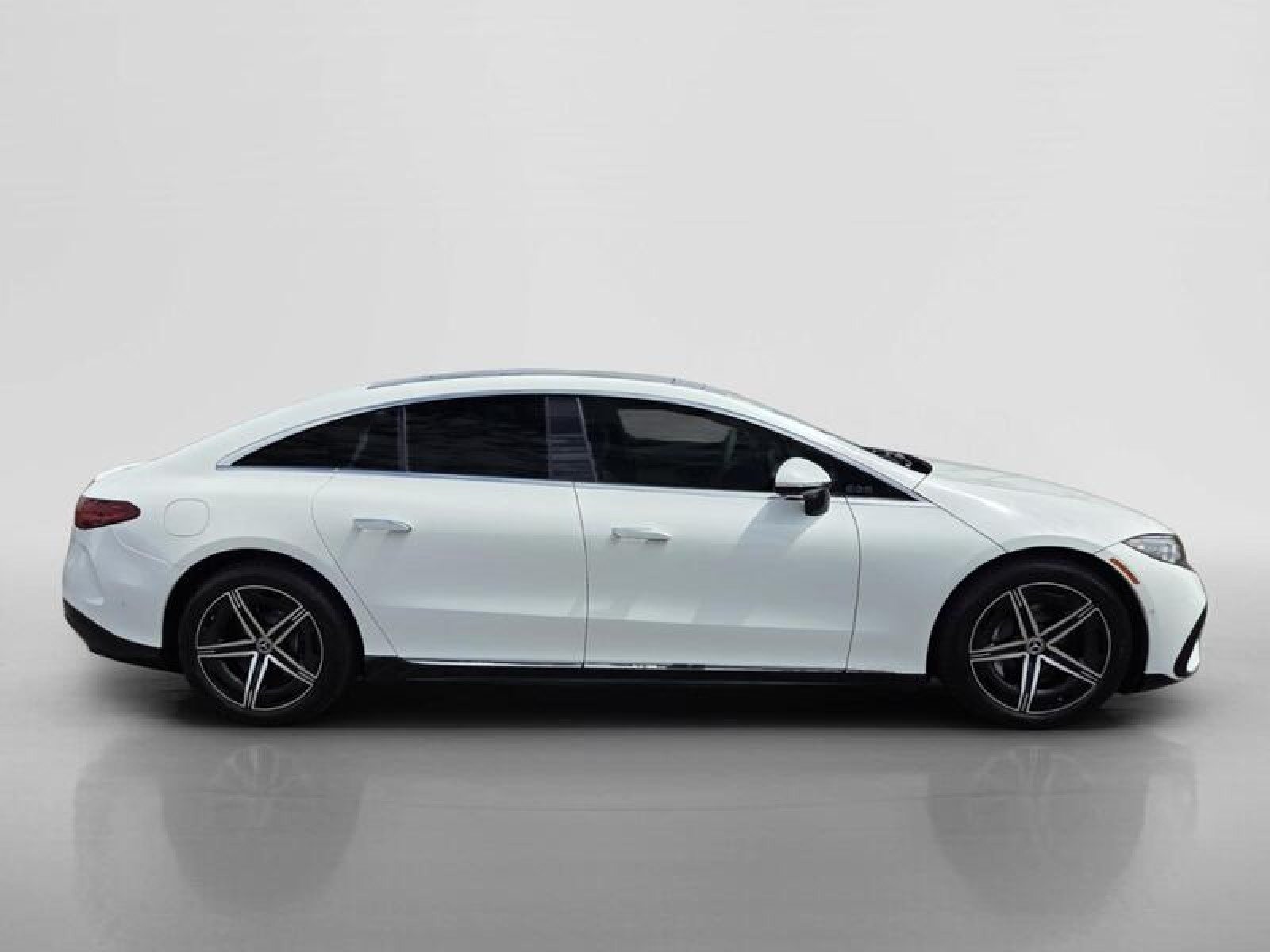 Certified Used 2024 MANUFAKTUR Moonlight White Metallic Mercedes-Benz EQS 580 image 6