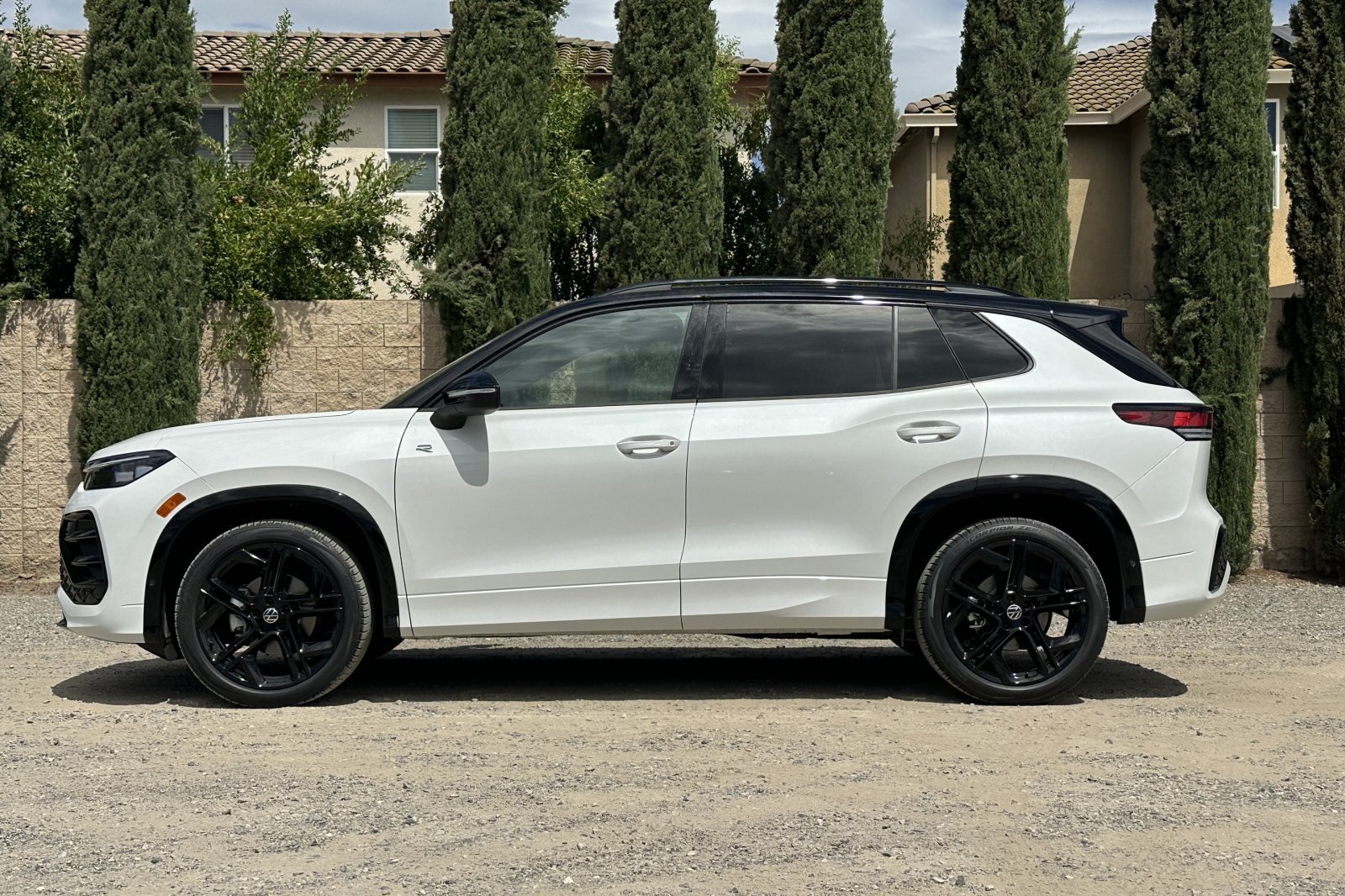 New 2026 Opal White w/Deep Black Roof Volkswagen SE R-Line Black image 7