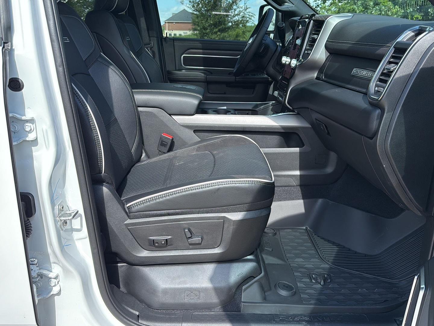 New 2026 Bright White Clear-Coat Exterior Paint RAM Laramie image 39