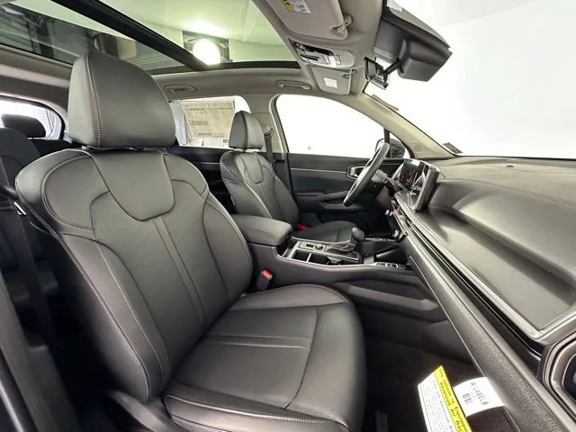 2025 Kia Sorento EX - Photo 28