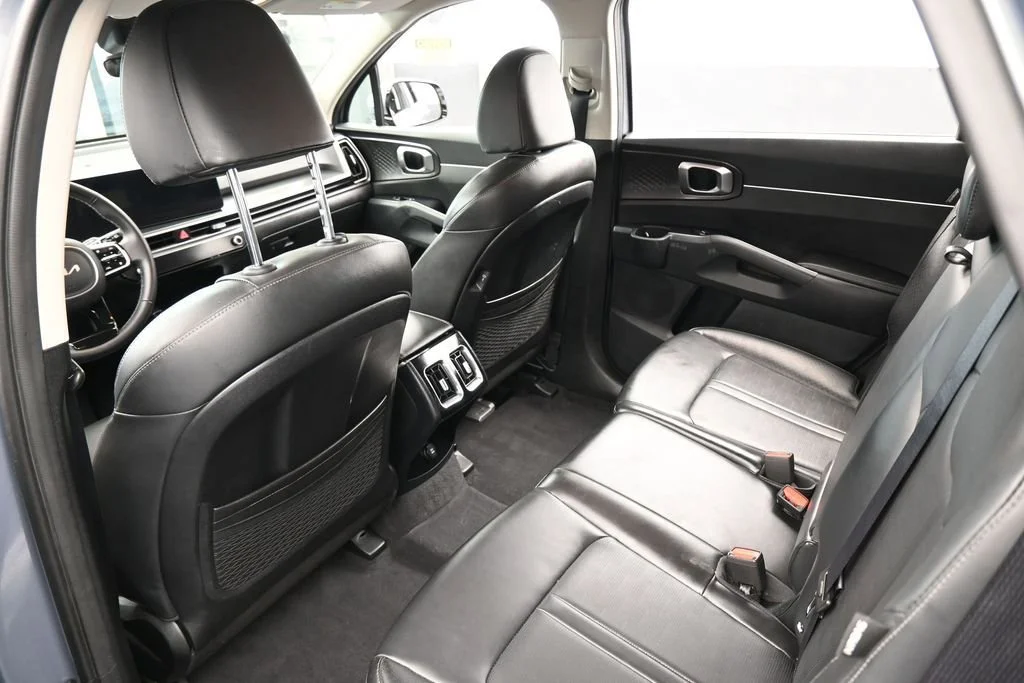 Used 2025 Silver Kia S image 36