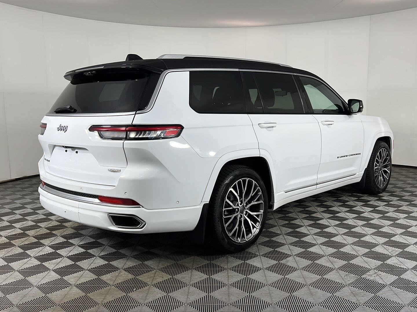 Used 2022 Bright White Clearcoat Jeep Summit image 5