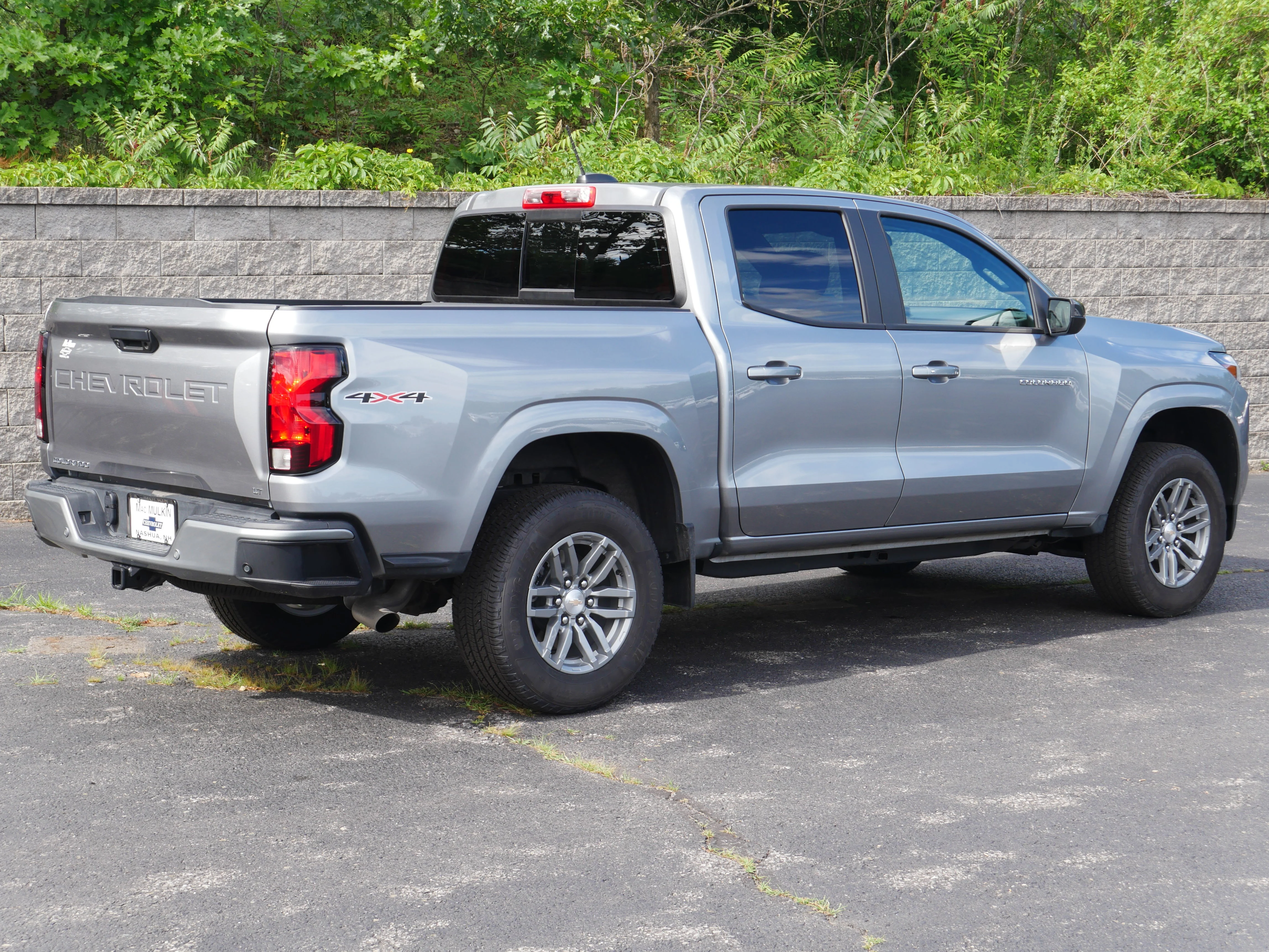 2024 Chevrolet Colorado LT - Photo 8