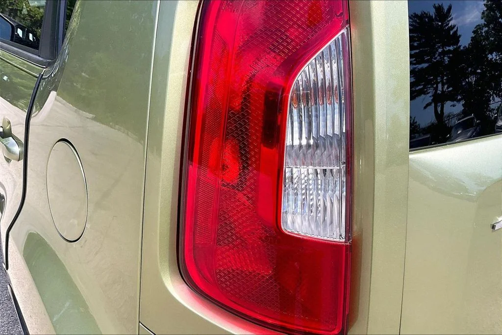 Used 2012 Green Kia Plus image 28