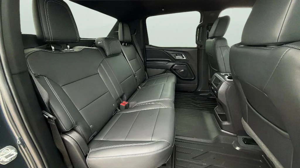 Used 2026 Blue Smoke Metallic Chevrolet LT - Standard Range image 31