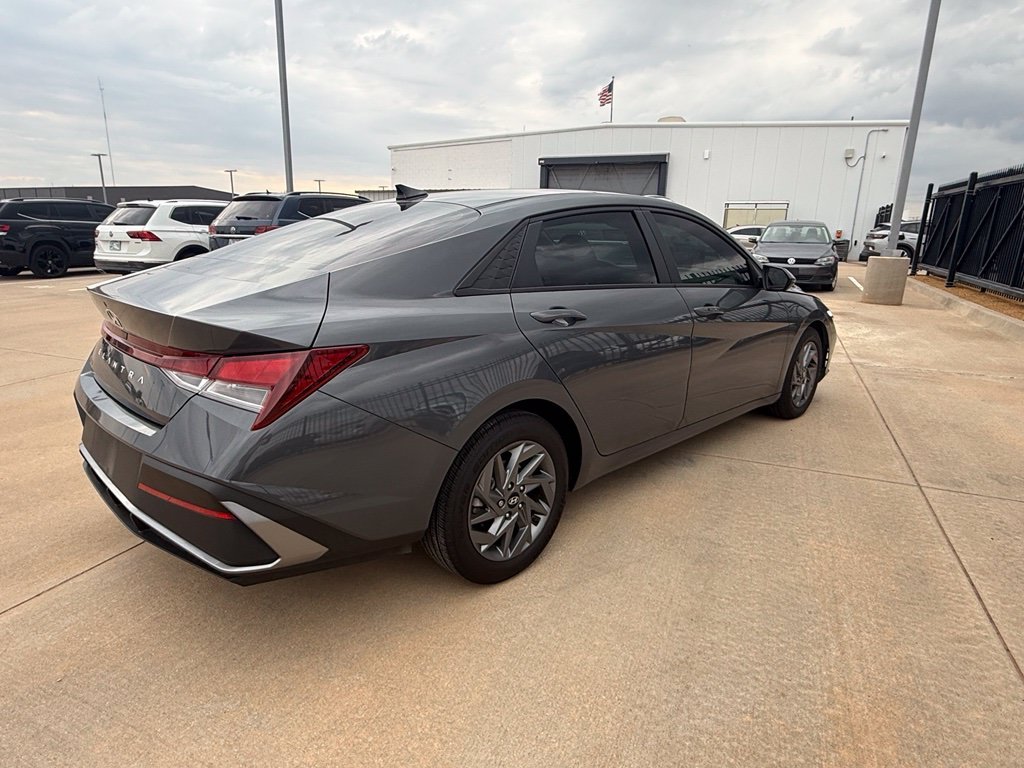 Used 2024 Gray Hyundai SEL image 5