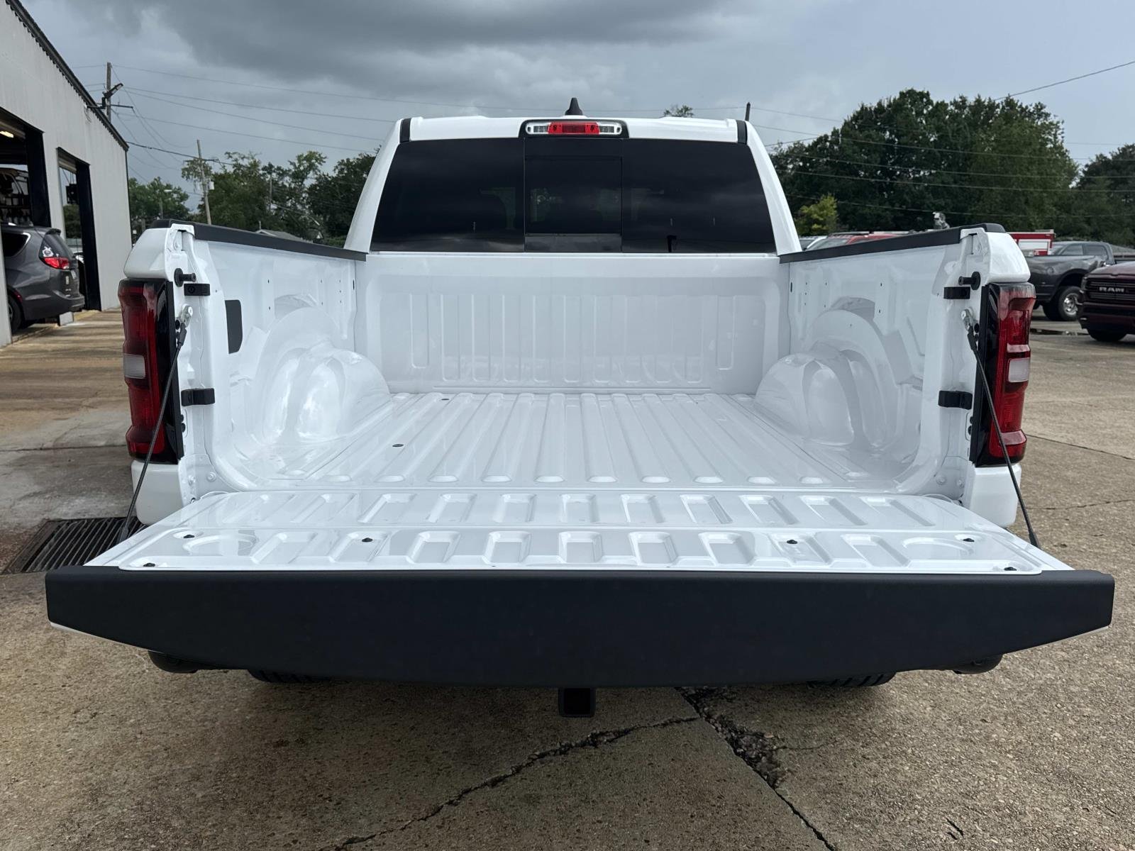 New 2026 Bright White Clear-Coat Exterior Paint RAM Big Horn image 6