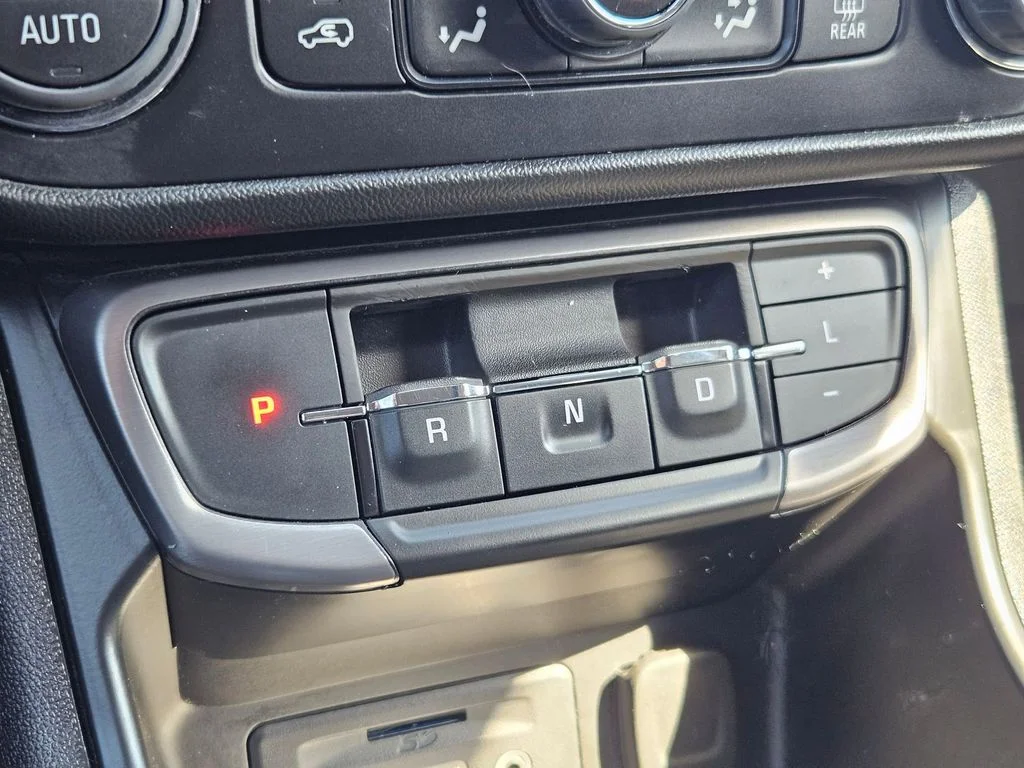 Used 2023 Sterling Metallic GMC AT4 image 20