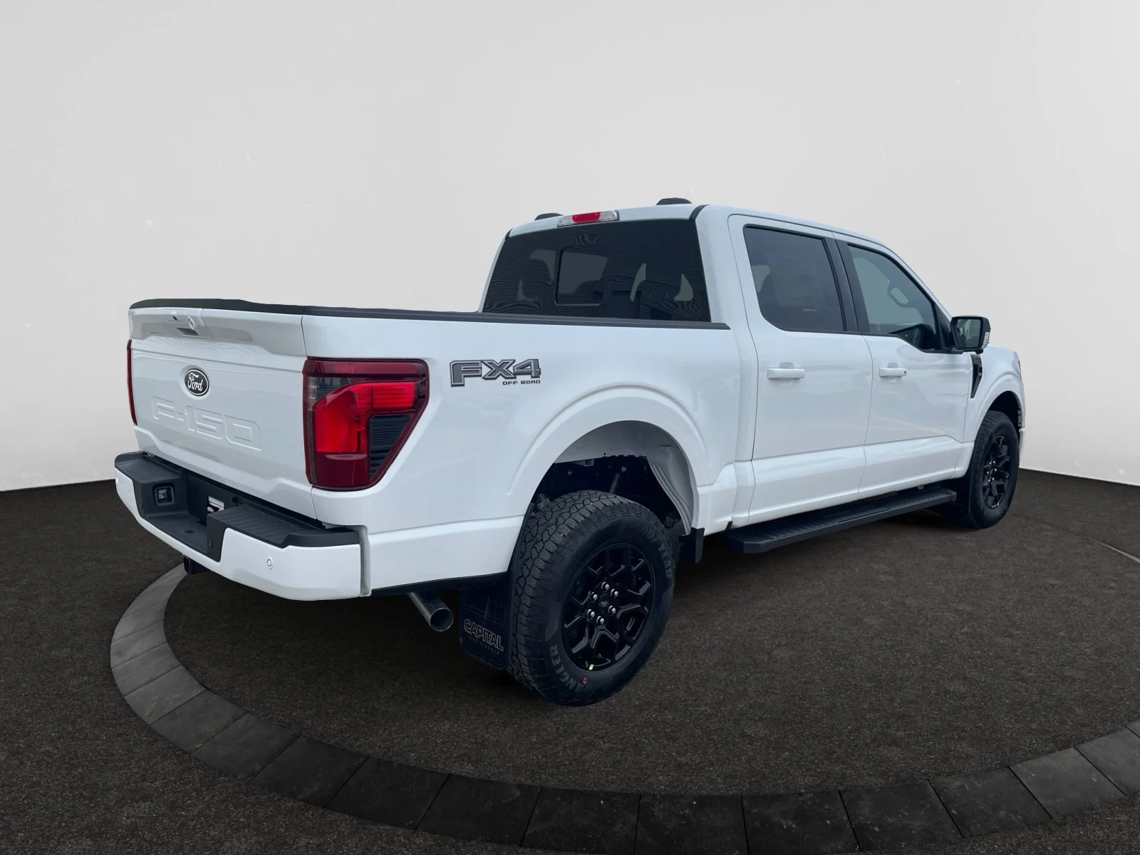New 2026 Oxford White Ford XLT image 5