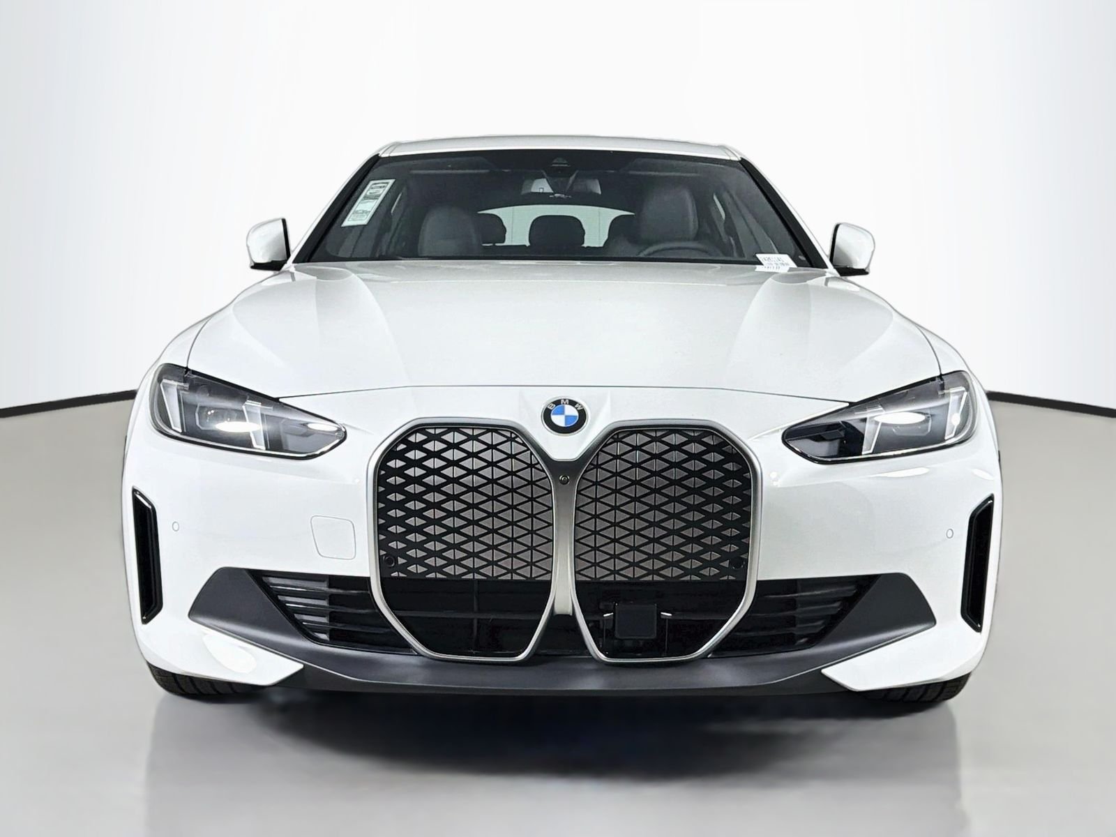 New 2026 Alpine White BMW eDrive40 image 2