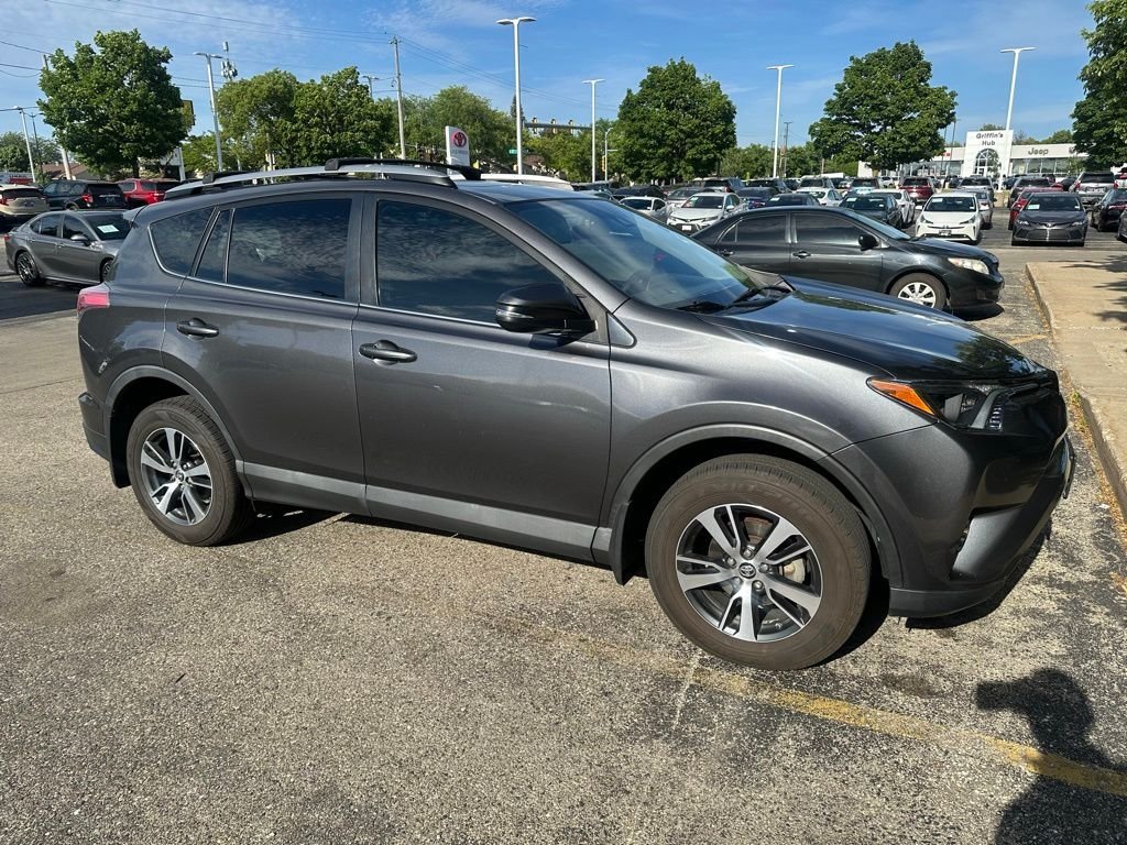 2017 Toyota RAV4 XLE's photo
