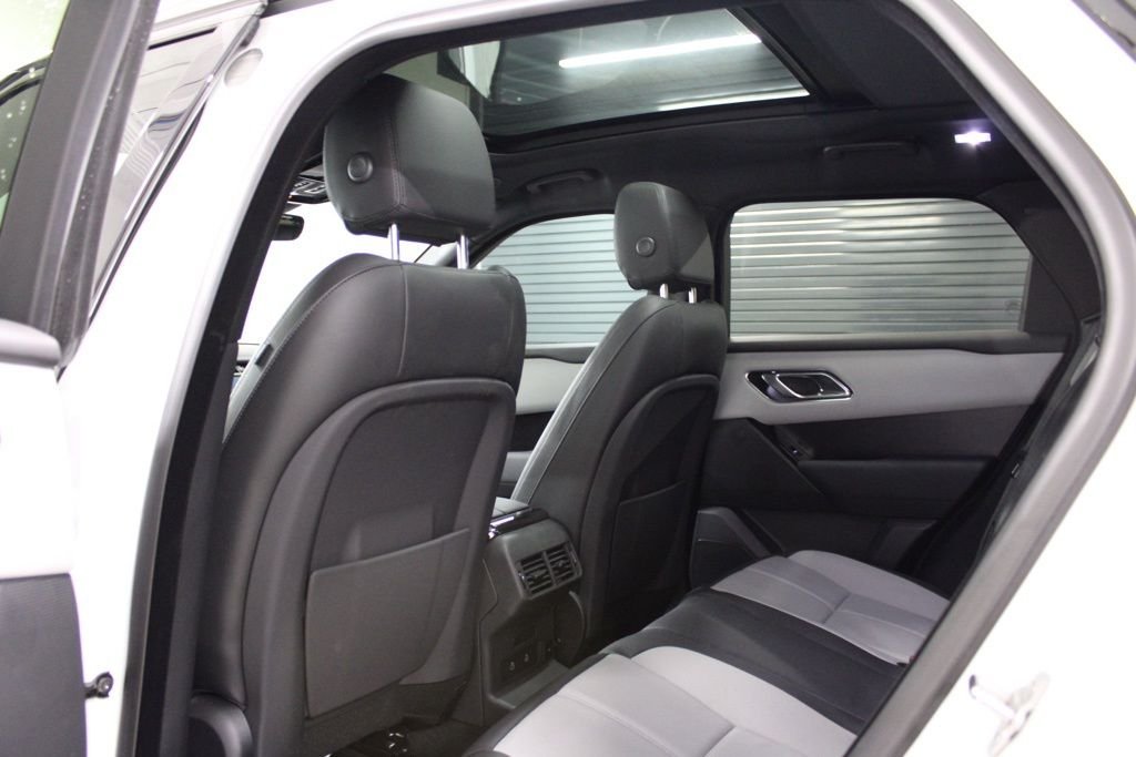 Used 2026 Fuji White Land Rover Dynamic SE image 37
