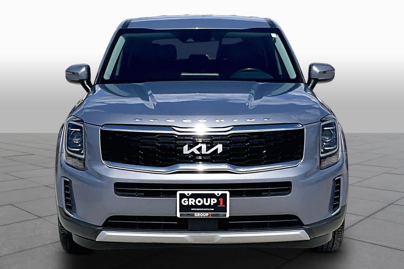 Used 2022 SILVER Kia LX image 4