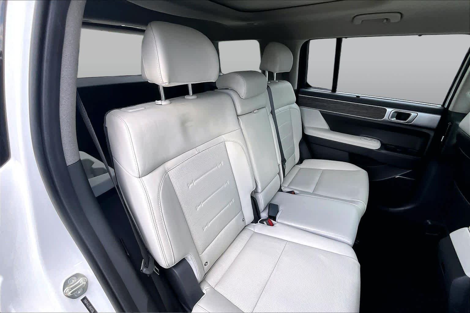 Used 2024 Serenity White Hyundai Limited image 17