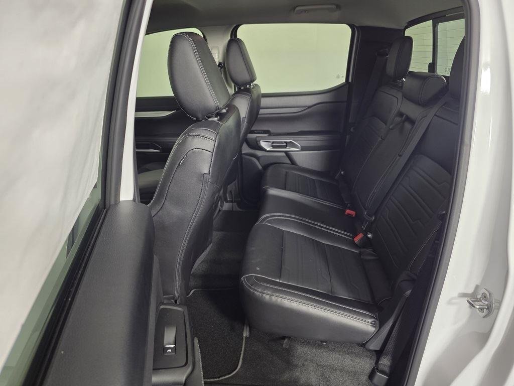 Used 2025 Oxford White Ford LARIAT image 16