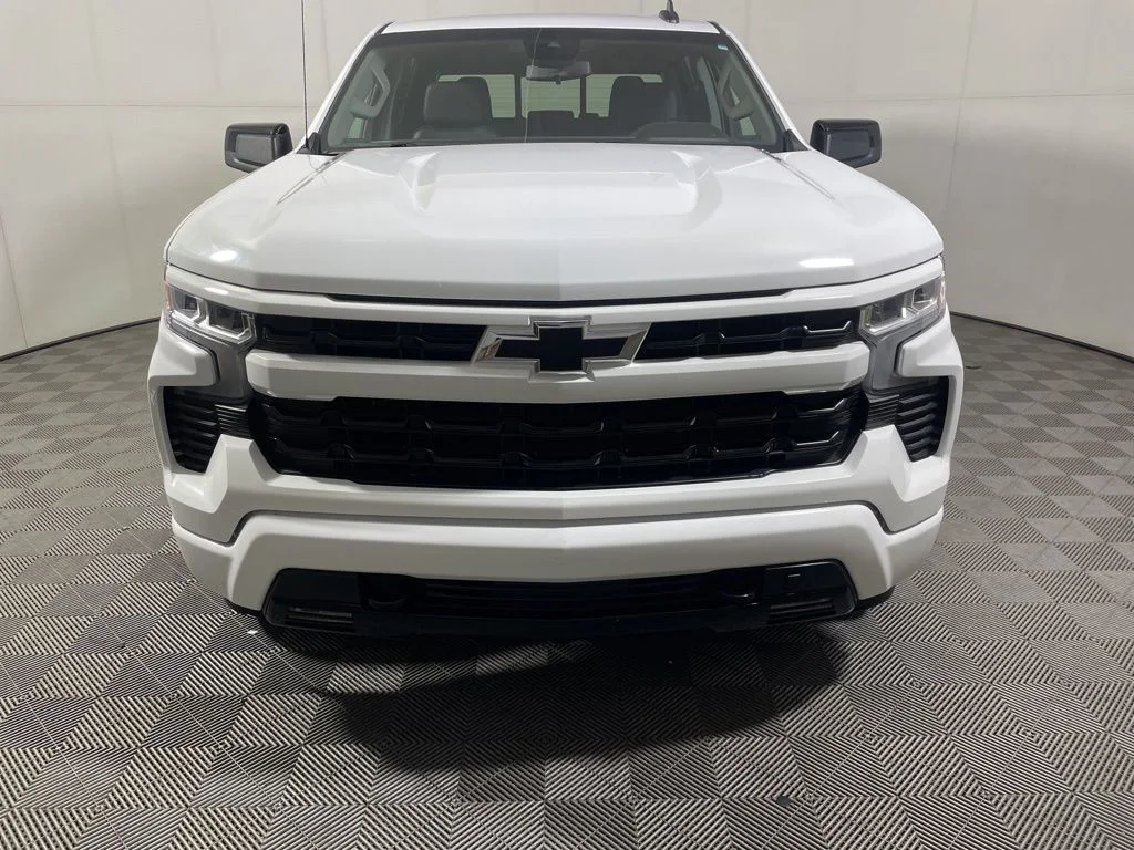 Used 2022 White Chevrolet RST image 3